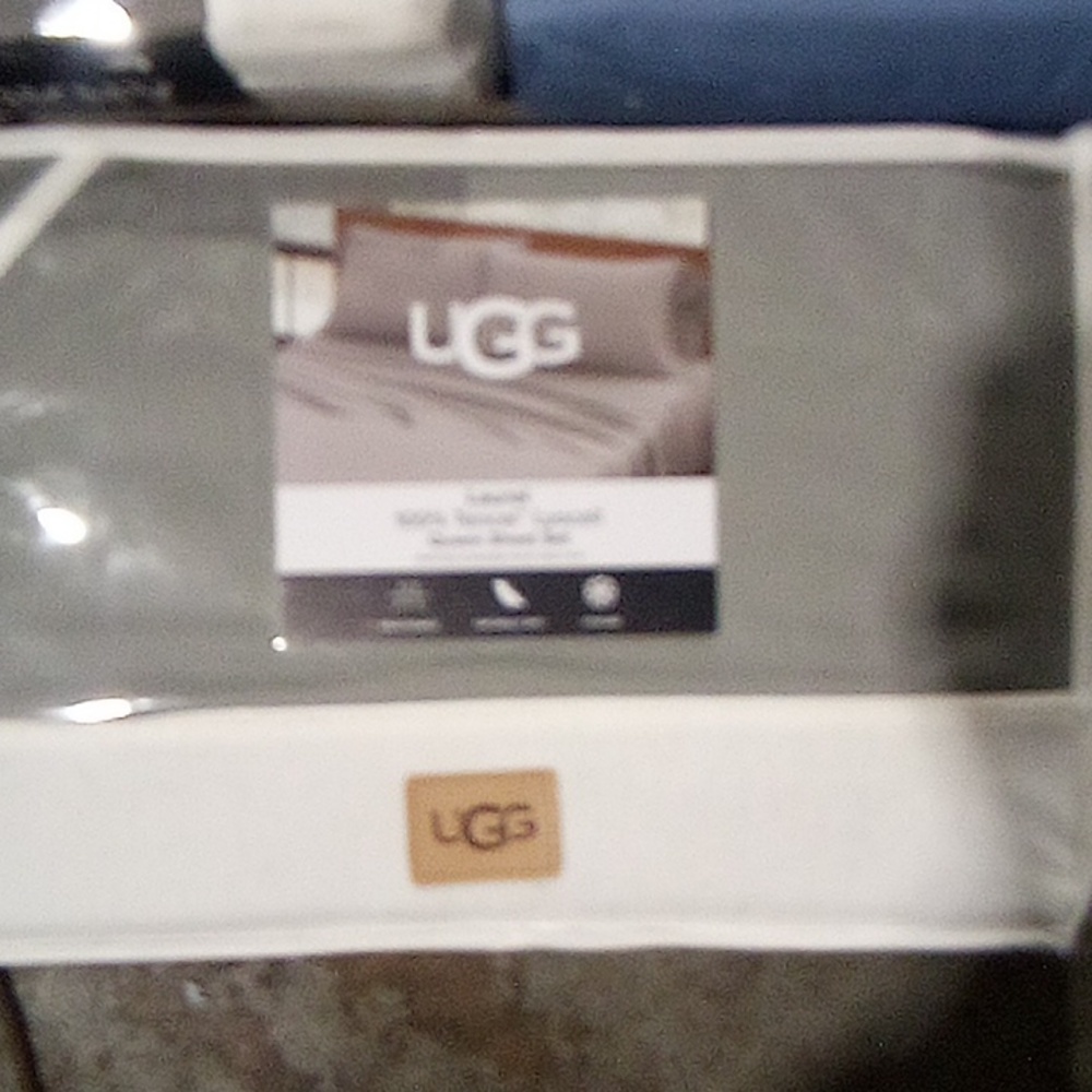 variety of sheet sets. - Picture 2 of 5